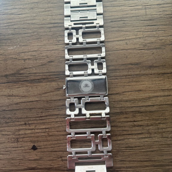 JLo Watch - Jennifer Lopez - Picture 2 of 7